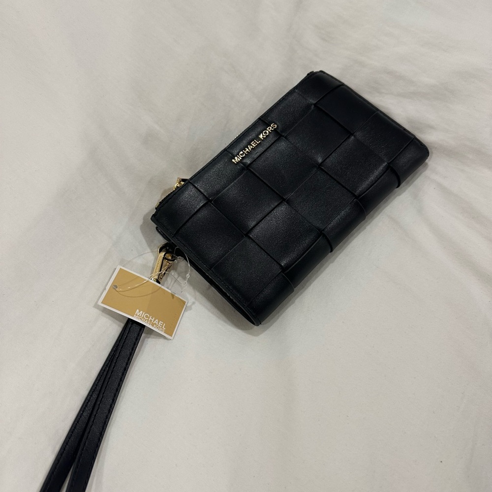 Michael kors wristlet